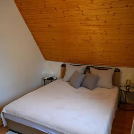 Feriehus Szilvia Jakuzzis Vendeghaz *